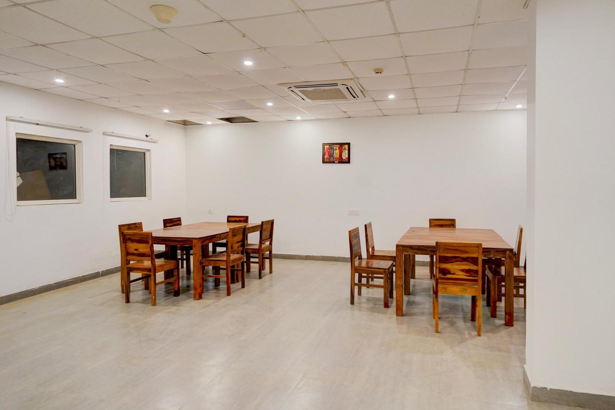 Townhouse Delight Inn Gurgaon Exterior photo