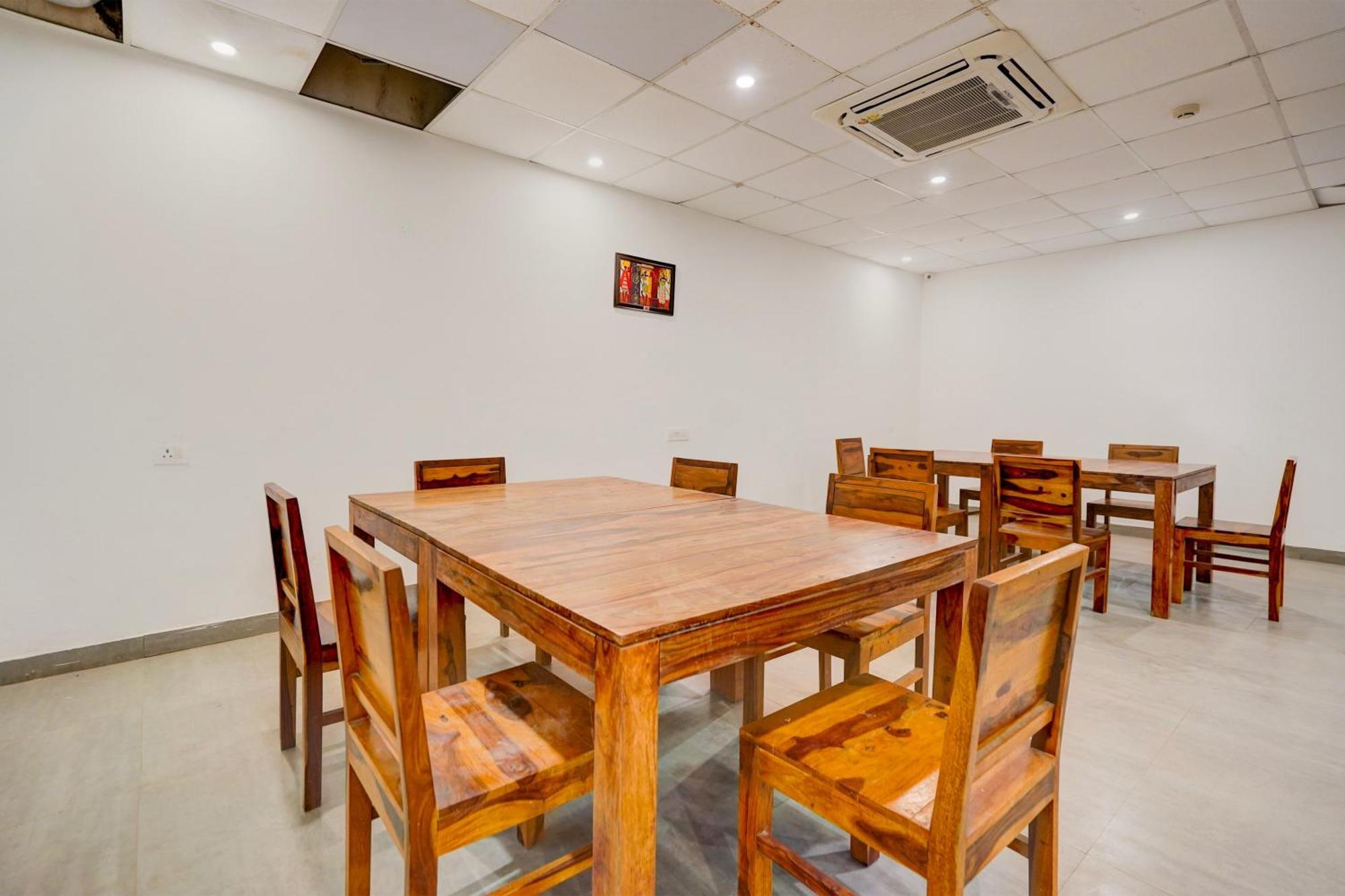 Townhouse Delight Inn Gurgaon Exterior photo