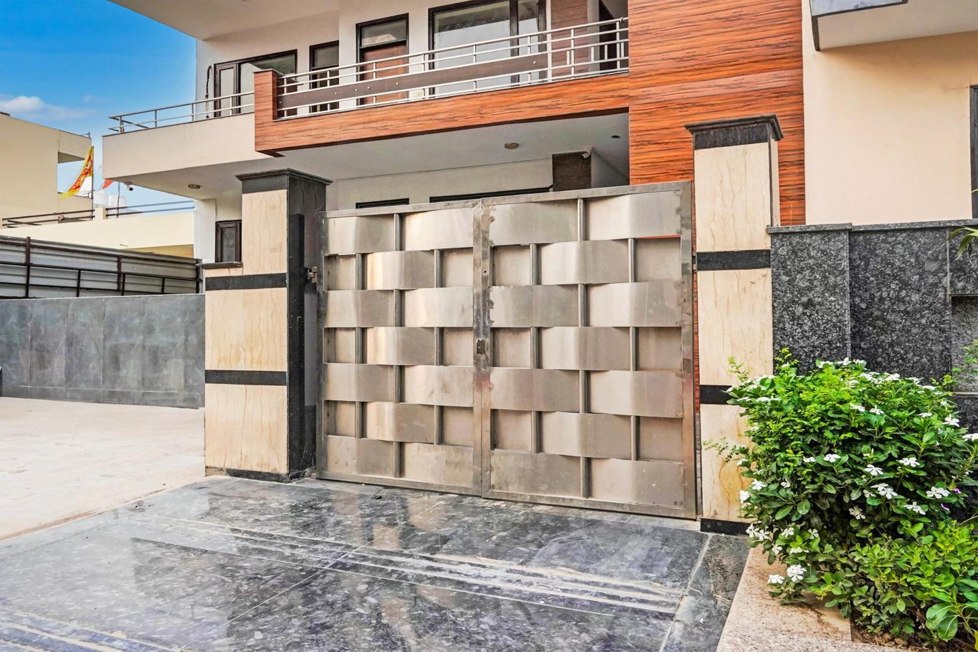 Townhouse Delight Inn Gurgaon Exterior photo
